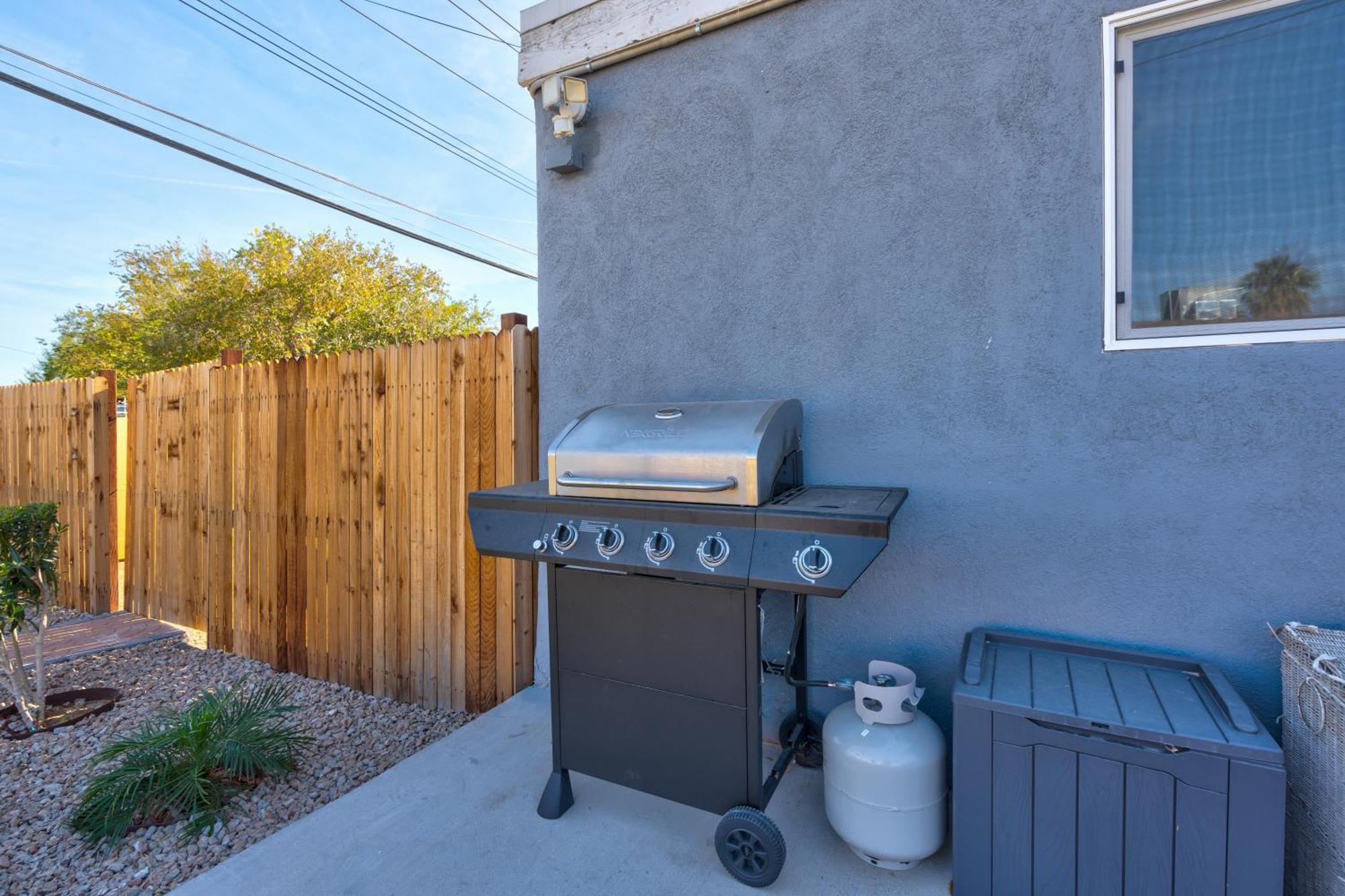 Holiday home Big Group, Remodeled, Landscaped, King Beds, Desks Las Vegas
